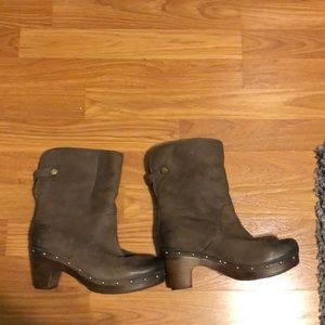 Women’s Ugg clog boots